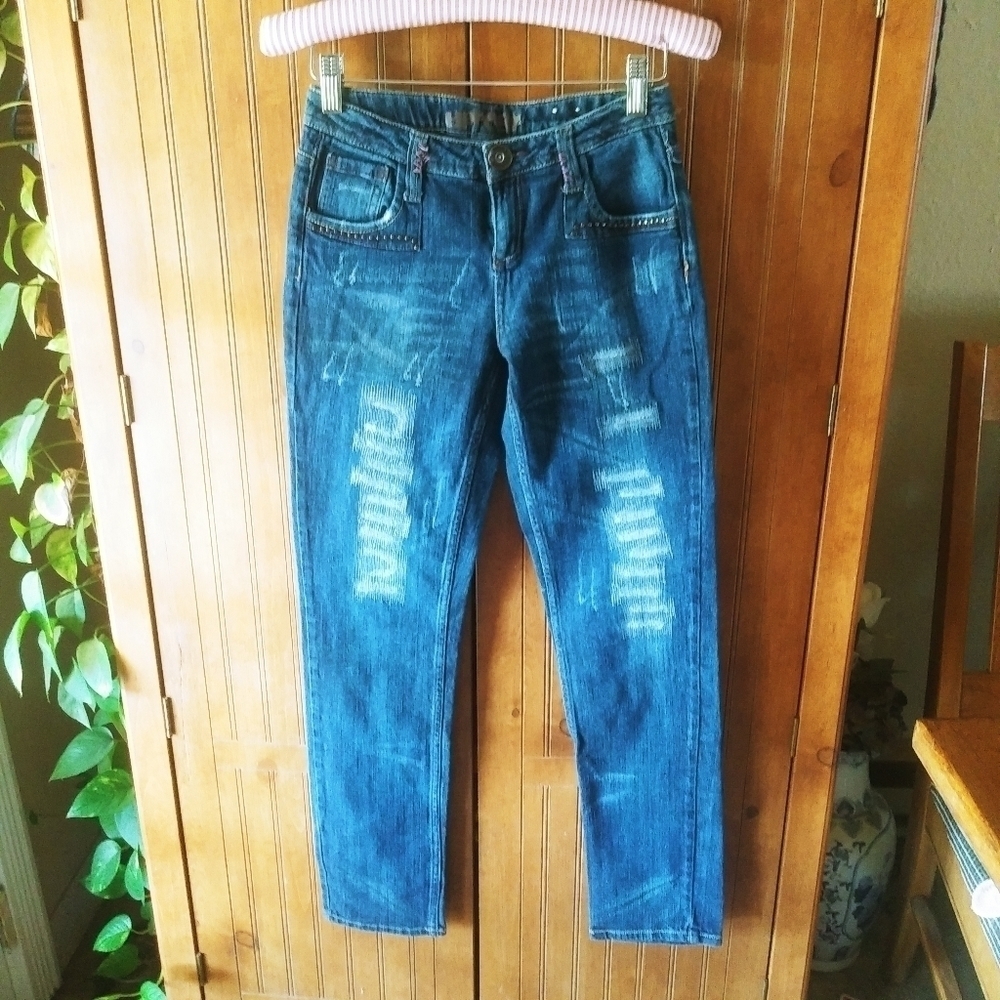 184 Uproar Distressed  Junior Blue Denim Jeans